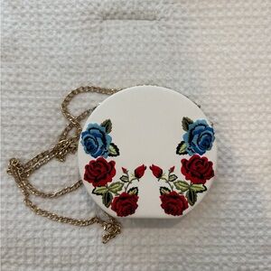 Elegant White Floral Embroidered Clutch